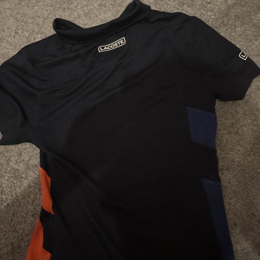 Lacoste-Schwarztrikot