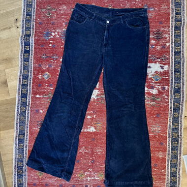 Pantalon en velours côtelé évasé vintage taille M–L