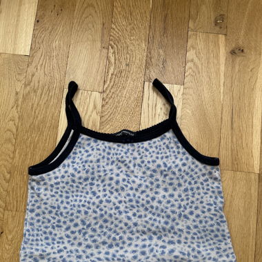 Blaues Crop-Top mit Tiermuster