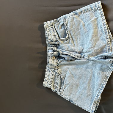 Short in jeans
