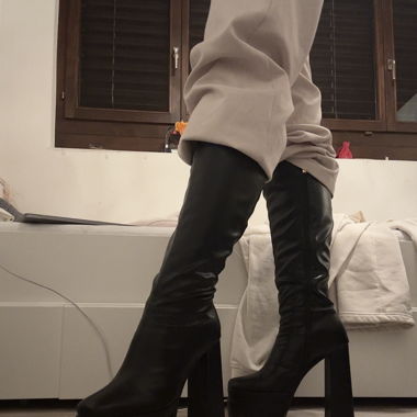 Schwarze hohe Stiefel 