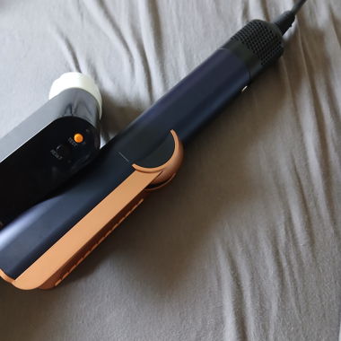 Hair straightener with cable