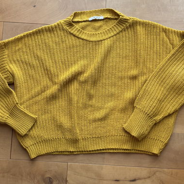 pull en maille jaune moutarde