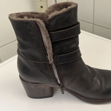 Moma boots new