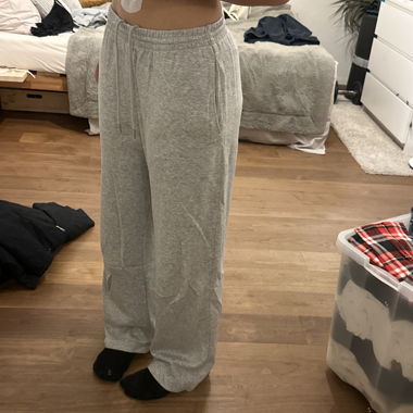 Graue Jogginghose