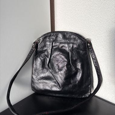 Sac noir en cuir bandoulière