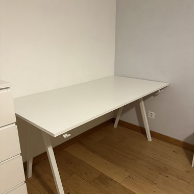 Bureau blanc minimaliste