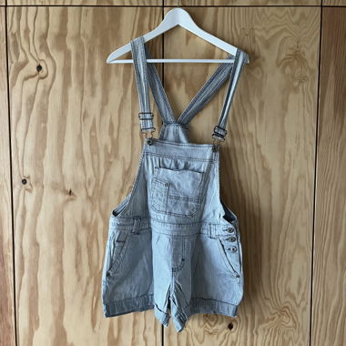 Kurze Latzhose