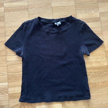 T-shirt nero aderente