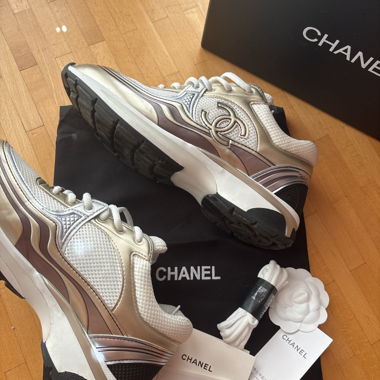 Chanel runner 