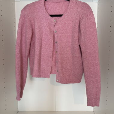 Cardigan corto rosa con bottoni