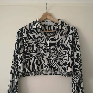 Kurze Bluse von Bershka