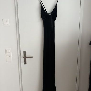 Bershka Schwarzer Jumpsuit mit Kettenträgern