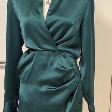 Blusa verde in raso cache-cœur