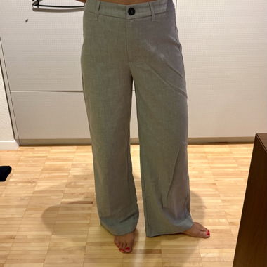 Pantaloni grigio chiaro a gamba larga