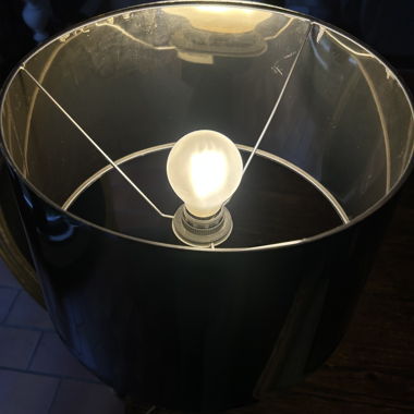 Lampada da tavolo nera
