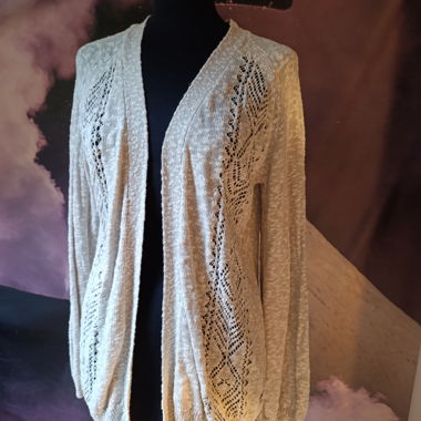 Beiger Häkelcardigan