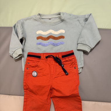 Set 01 pants and sweater 12-18 months