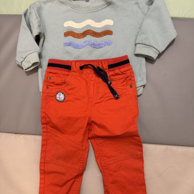 Set 01 pants and sweater 12-18 months