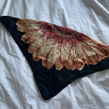 Foulard en soie avec motif floral