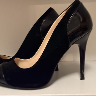 Schwarze Pumps zu verkaufen