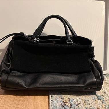 Sac à main en cuir noir