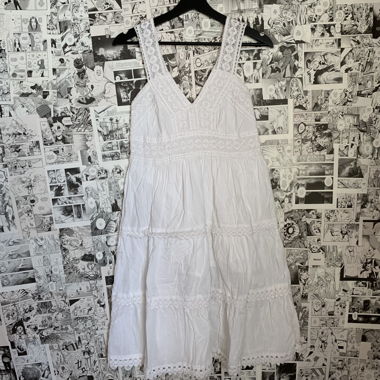 Robe blanche cottagecore fantaisiste et ensorcelante