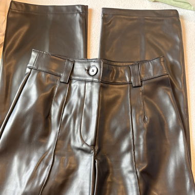 Lederhosen (oben eng und unten breit)