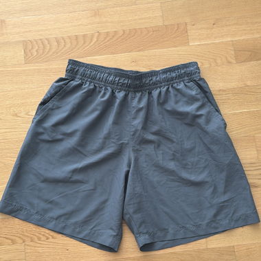 Original graue Under Armour Sportshorts