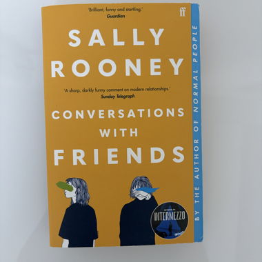 Conversationd con amici Sally Rooney libro