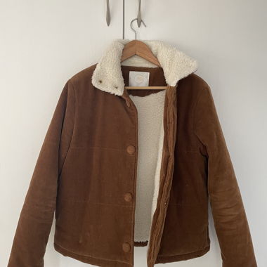 Giacca in velluto a coste marrone con imbottitura teddy