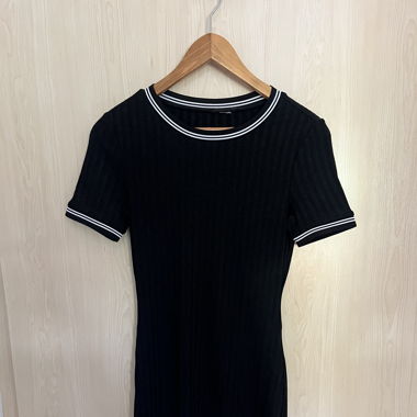Schwarzes hautenges Kleid