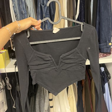 Top nero con scollo nero