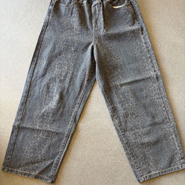 Jeans Dazy con motivo leopardato grigio