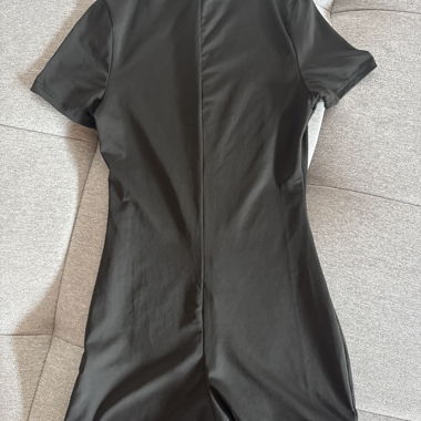 Tenue courte noire