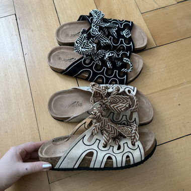 Zwei Paar Sandalen 38