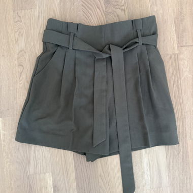 Short olive taille haute