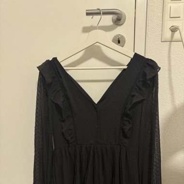 Schwarzes Kleid