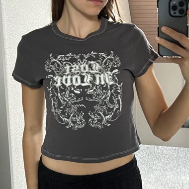  Crop T-Shirt mit Aufschrift "Lost in love"