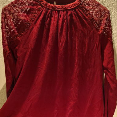Top in pizzo rosso di Superdry S/XS
