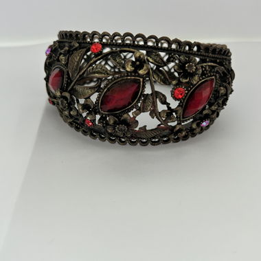 Decorative gemstone bracelet