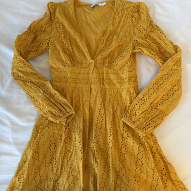 Robe longue à manches jaunes