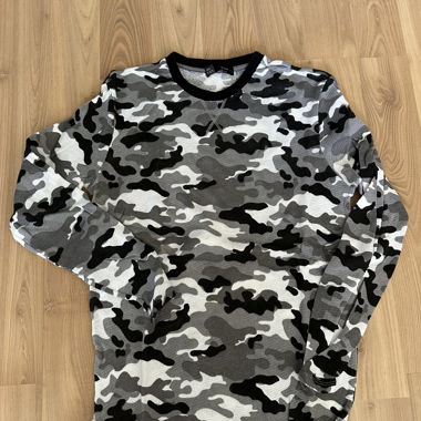 Camouflage-Pullover von Bershka