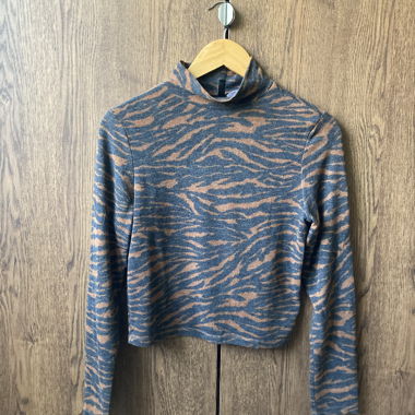 Zebra Long-Sleeved Crop-Top
