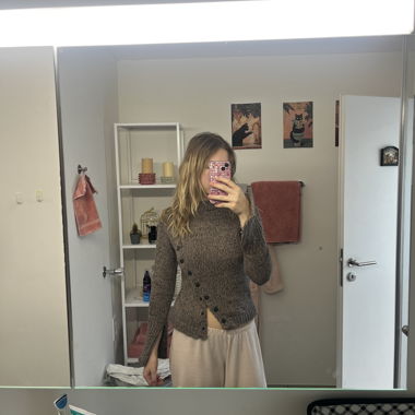 Pull en tricot brun