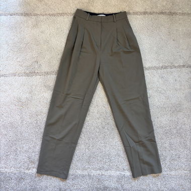 Maßgeschneiderte Hose in Olivgrün / MNG