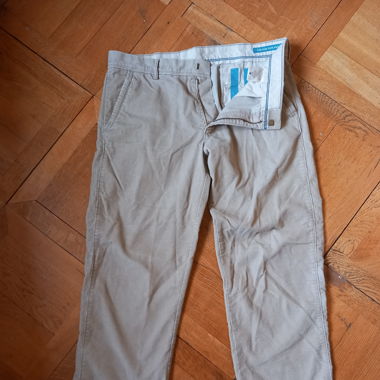 Pantalon  beige coupe droite en velours côtelé 