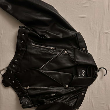 Veste en cuire noir 