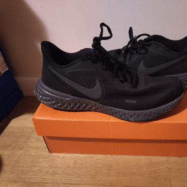 Nike Revolution 5