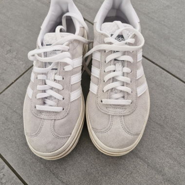 Baskets Adidas blanches 36